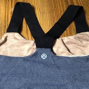Lined lululemon workout top size 6